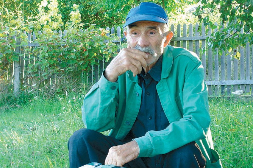 Težak život bez oca, koji je umro kada sam imao godinu dana, uslovio je da me majka sa osam godina da u sluge kod Dragomira i Stane Jakovljević u Donjoj Sabanti