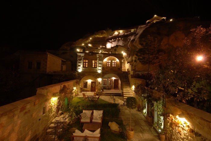 Traveller's Cave Hotel w Turcji. Kwateruje swoich gości w pokojach wykłutych w skale