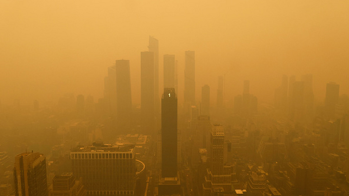 Nowy Jork na zdjęciach fotoreporterów. Miasto spowił pomarańczowy pył