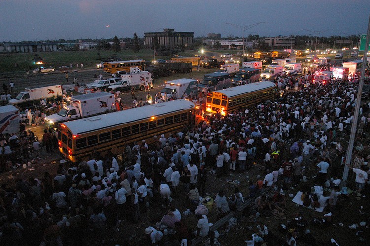 2.  Huragan Katrina i zalanie Nowego Orleanu w 2005 roku