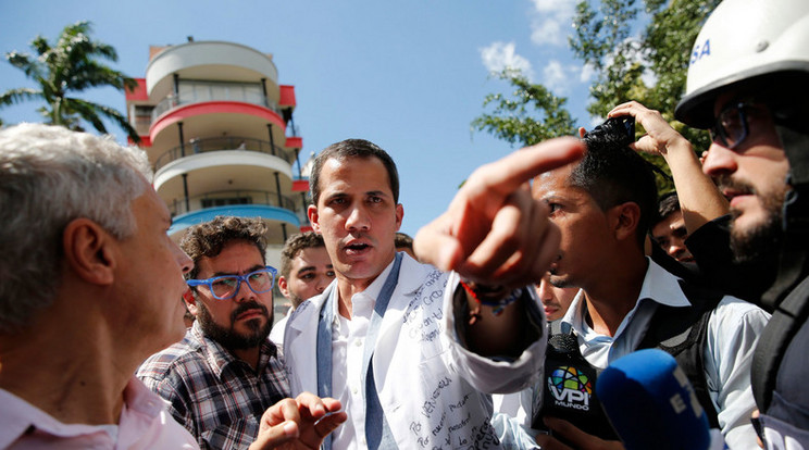 Juan Guaidó arra szólítja fel a népet, hogy vonuljanak az utcára  /Fotó: MTI/AP/Ariana Cubillos