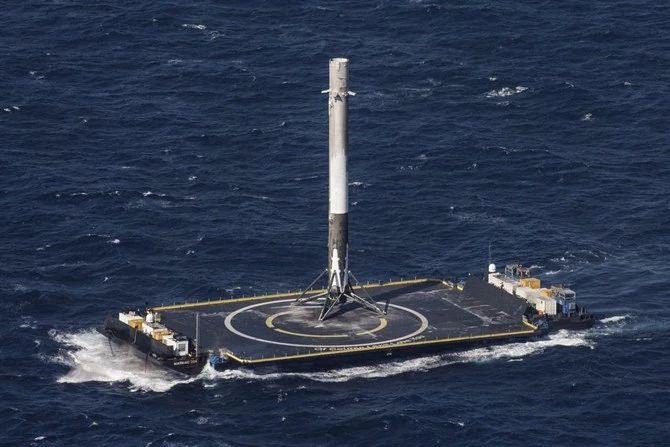 Falcon9 na barce Of Course I Still Love You