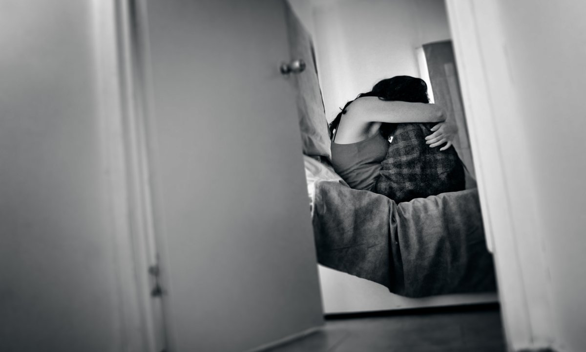 Napadł na parę w biały dzień. Kobietę gwałcił, jej partner musiał na to patrzeć