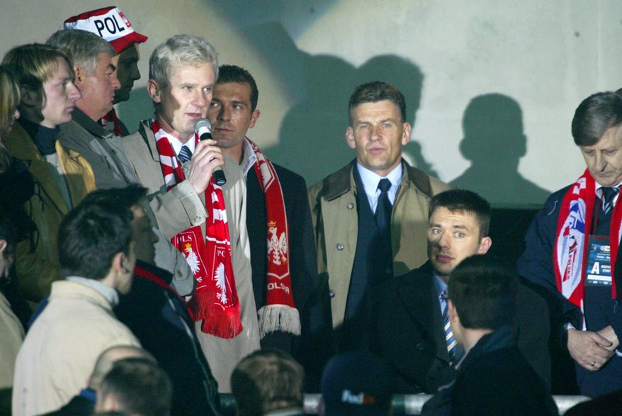 Chorzów, rok 2003. Michał Listkiewicz podczas meczu Polska - Węgry na Stadionie Śląskim. 