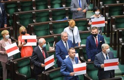 Sejm do rządu: Polska powinna szybko przyjmować uchodźców z Białorusi [WIDEO]