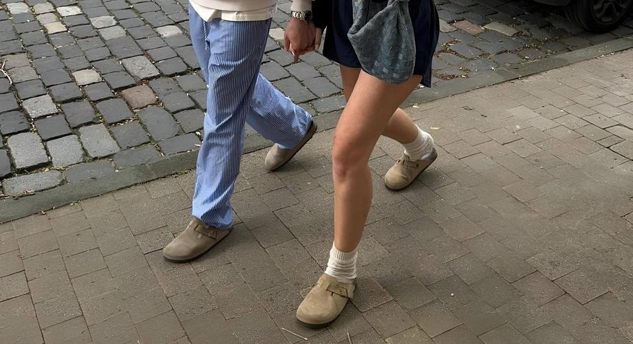 Kosmiczna wyprzedaż klapków Birkenstock. Ten jeden model latem nosić będą wszyscy