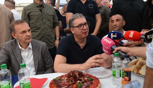 Aleksandar Vučić na skupu u Banovom Polju kod Bogatića