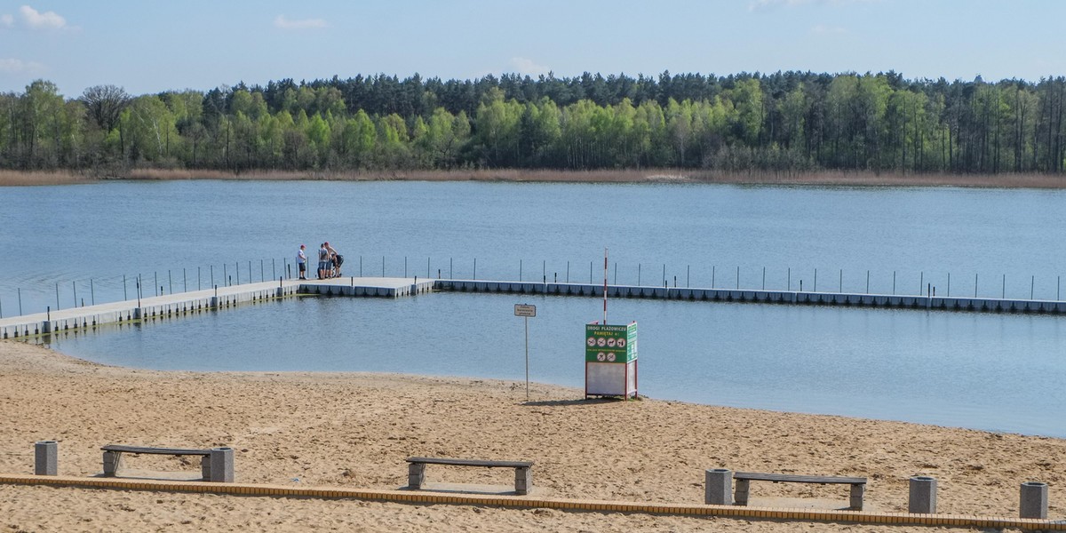 Dwie 17-latki kąpały się nago w jeziorze. Staną przed sądem