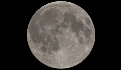 Chińska misja potwierdziła źródło pochodzenia wody odnalezionej na Księżycu