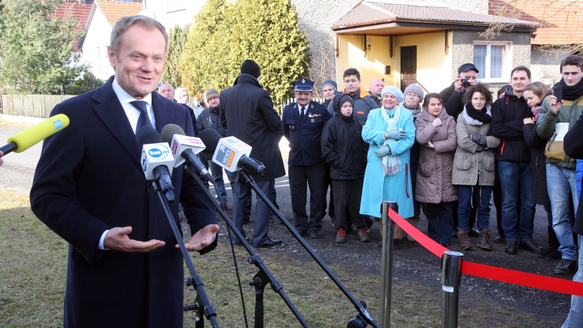 Na razie jestem zainteresowany dokończeniem prac w Polsce - powiedział premier Donald Tusk i po raz kolejny wykluczył możliwość ubiegania się o ważne funkcje w Unii Europejskiej. Stwierdził, że ma co robić w Polsce.