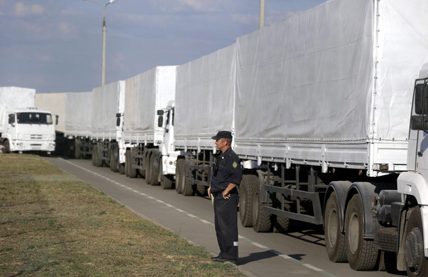 Biały konwój rusza w kierunku Ługańska. Moskwa ostrzega "przed próbami zakłócenia misji"