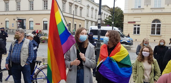 Protest studentów na UW przeciwko homofobii i wizycie Andrzeja Dudy na uczelni
