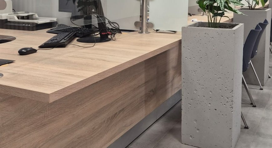 Stanowisko z obniżoną ladą dla klientów ze specjalnymi potrzebami. 