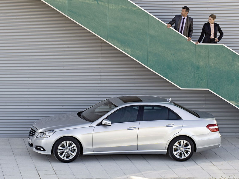 IAA Frankfurt 2009: Mercedes-Benz E - kombi nadjedzie jesienią, sedan kupiło 40 tys. osób