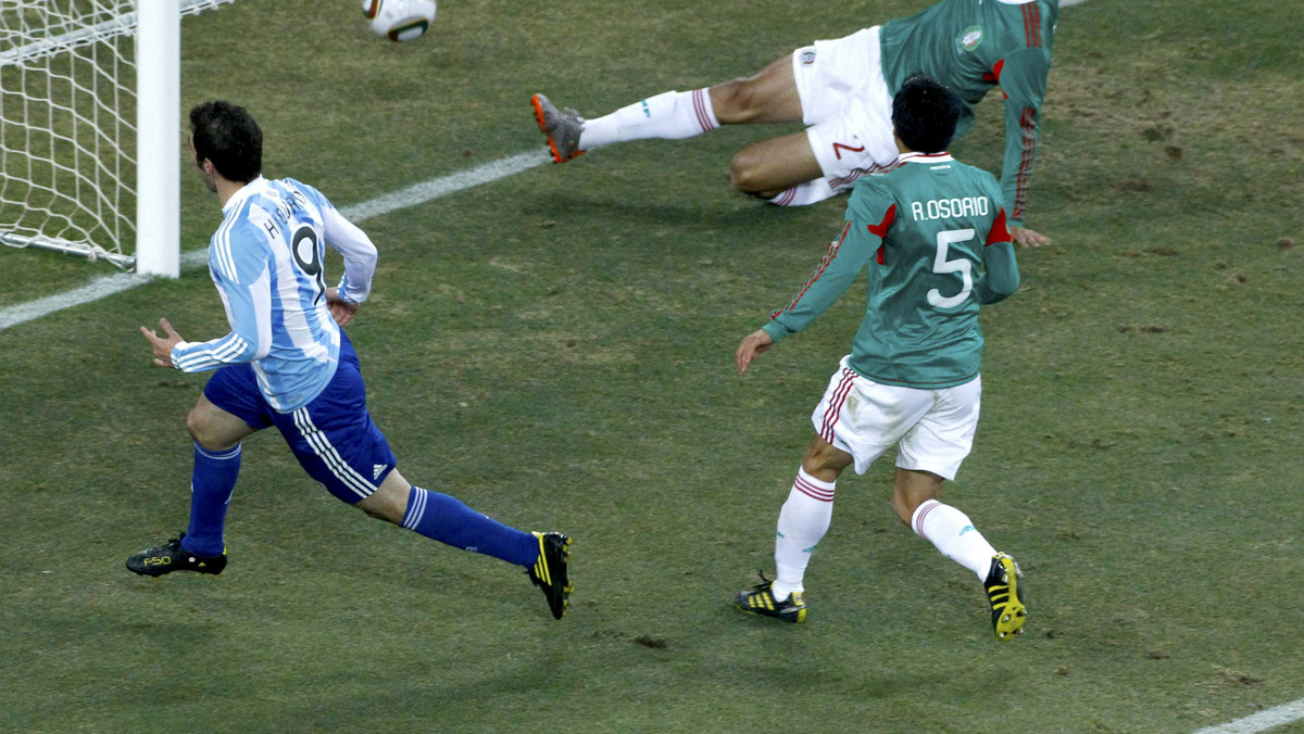 Reprezentacja Meksyku zdobyła złoty medal w piłce nożnej na turnieju Pan American Games rozgrywanym w Guadalajarze. W finałowej potyczce podopieczni Jose Manuela de la Torre pokonali drużynę Argentyny 1:0. Zwycięską bramkę strzelił w 75. minucie spotkania Jeronimo Arturo Amione Cevallos.