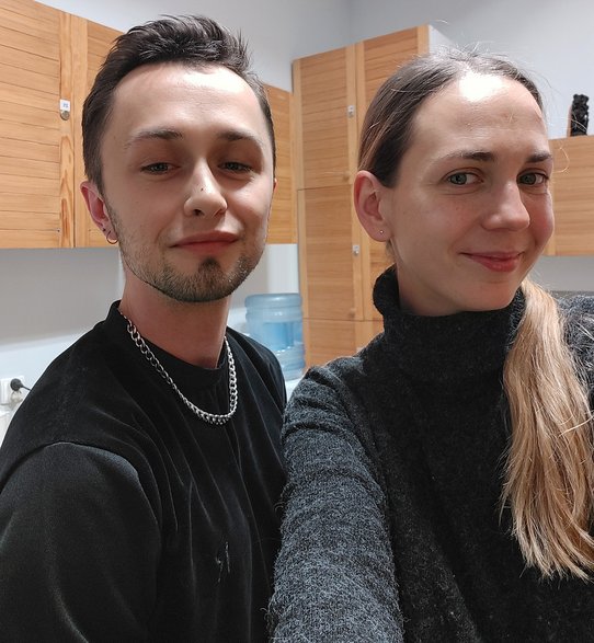 Dawid Dudko i Marta Dymek podczas wywiadu w kuchni Teatru Studio 