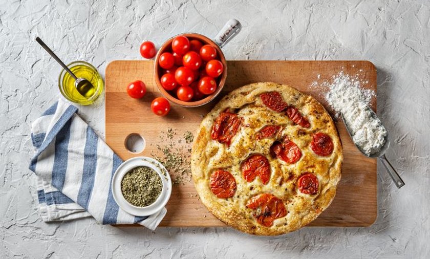 Focaccia z pomidorkami