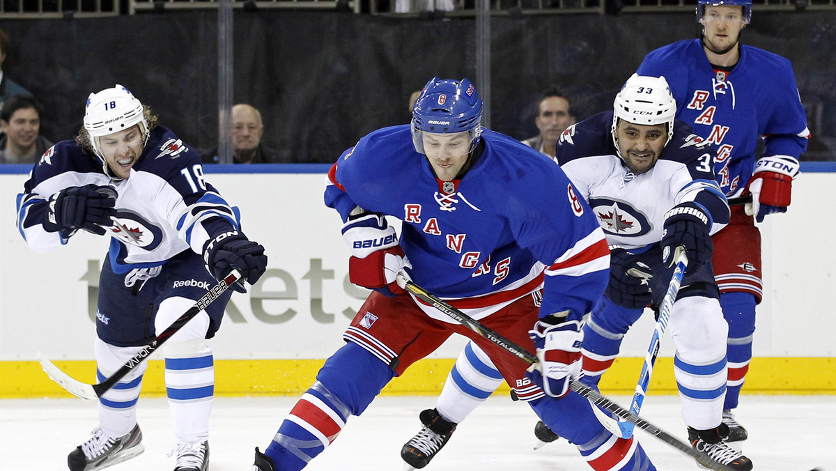 Bez Ricka Nasha w składzie zupełnie nie radzą sobie New York Rangers. Nowojorczycy przegrali czwarty mecz z rzędu i zawiedli swoich kibiców w starciu z Winnipeg Jets 3:4.