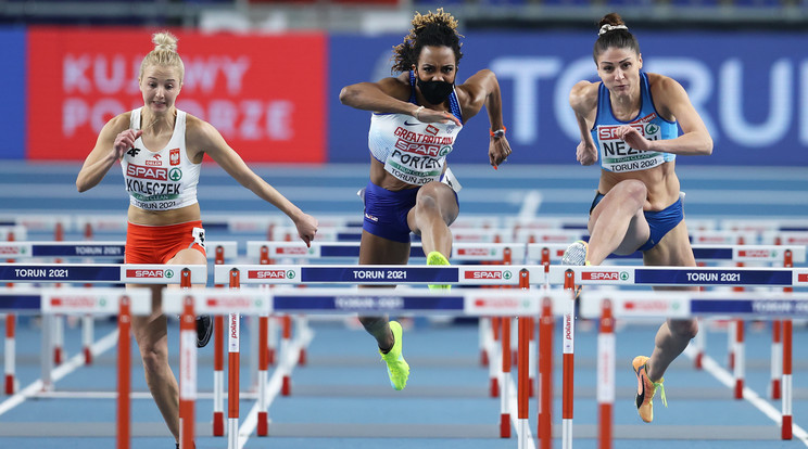 Tiffany Porter már annyira megszokta a maszkot, hogy szinte hiányozna neki – a 60 méteres gátfutásban így is bronzérmes lett/ Fotó: Gettyimages