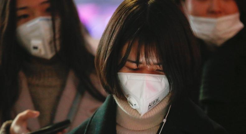 women china phone face masks pollution
