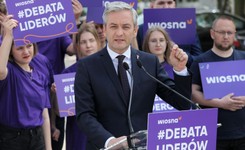 Debata liderów. Biedroń zaprasza Kaczyńskiego i Schetynę na 3 maja. 'Przez 14 lat nie starczyło wam na to czasu'