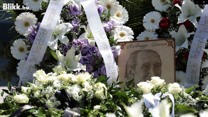 Megrendítő felvétel a végső búcsú pillanatairól – Szilágyi István temetése – videó