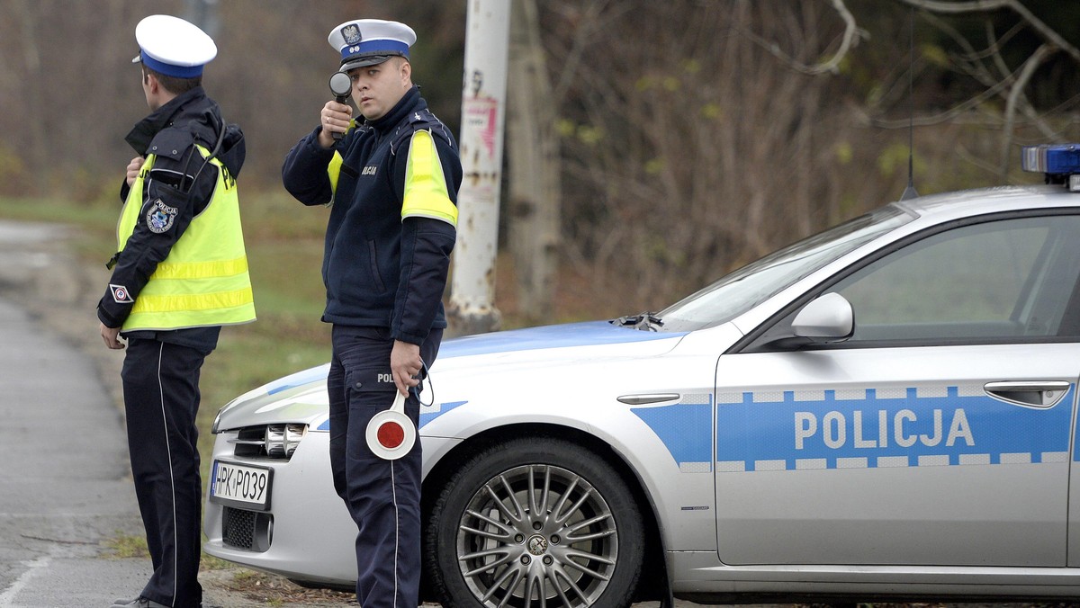 patrol policji podczas kontroli