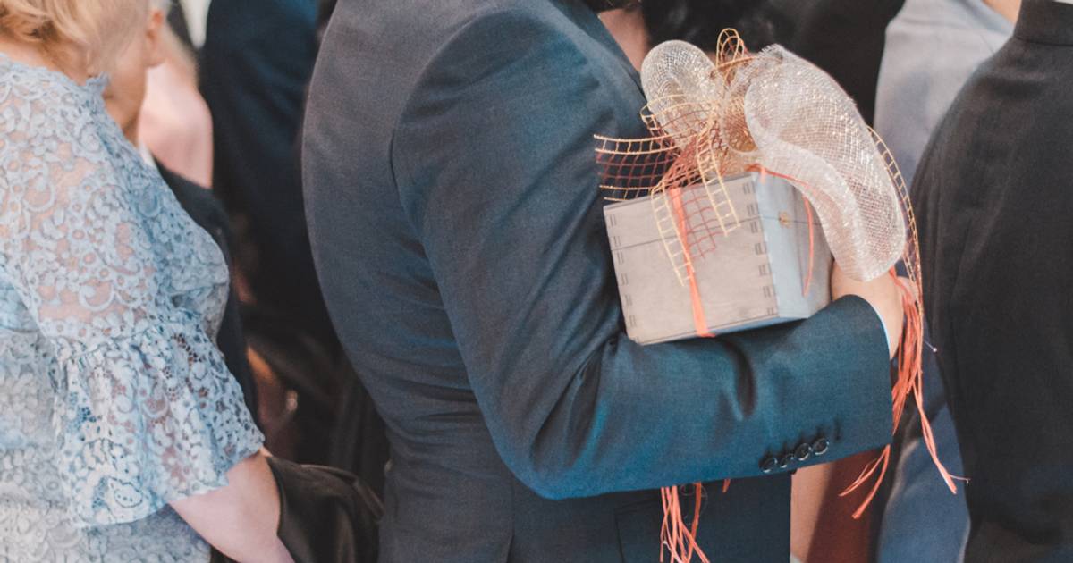 Ile trzeba włożyć do koperty weselnej w tym roku? Mniej na pewno nie wypada