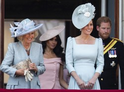 Księżna Meghan jednak nie zamierza się podporządkować? Złamała dress code na paradzie z okazji urodzin królowej. FOTO