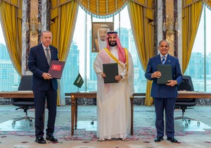 Predsednik Turske Redžep Tajip Erdogan, saudijski prestolonaslednik Mohamed bin Salman i premijer Pakistana Šehbaz Šarif u Saudijskoj Arabiji