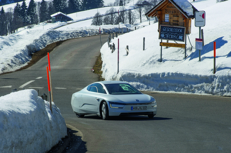 VW XL1 na trasie z Lucerny do Genewy