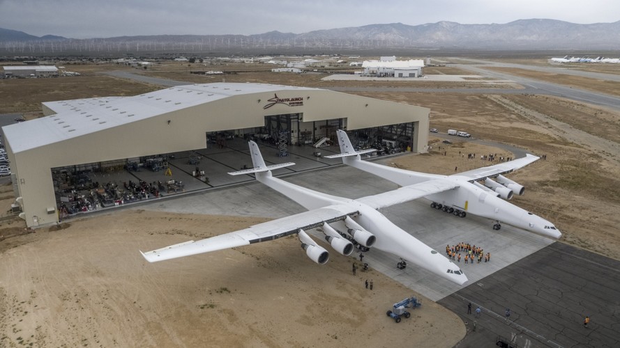 Samolot zbudowany przez firmę Stratolaunch, należącą do miliardera Paula Allena, po raz pierwszy wzbije się w powietrze w 2019 r. <br><br>fot. EPA/STRATOLAUNCH SYSTEMS CORP.
