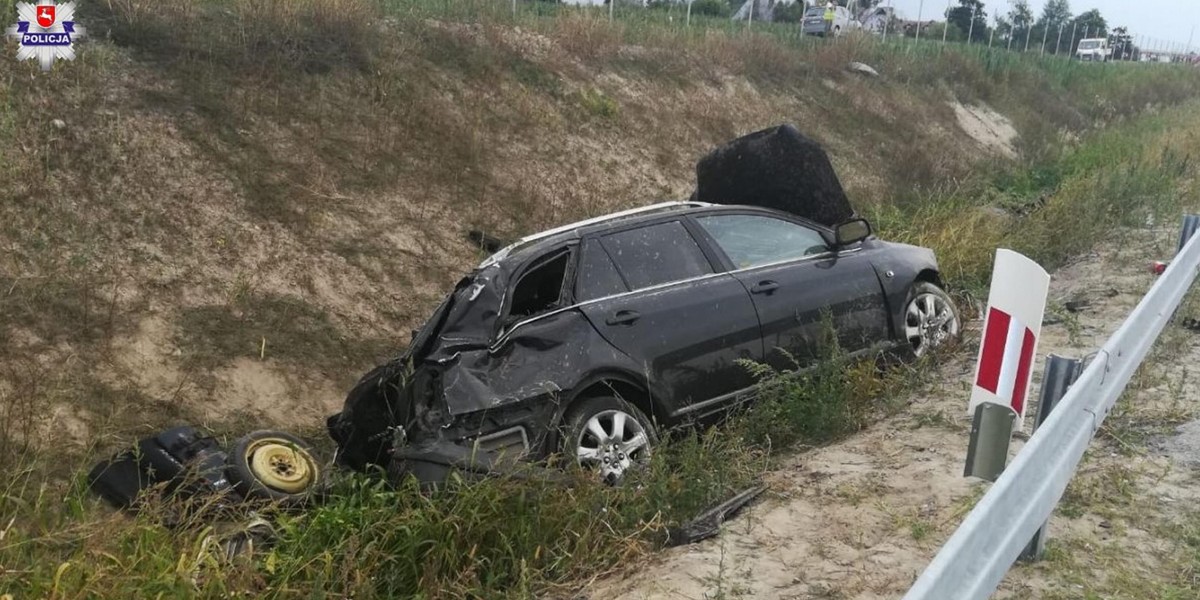 Stara Dąbia: Zobaczył coś na drodze, doszło do wypadku. Zginął 14-latek