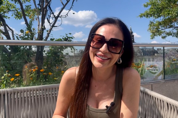 CECI RAŽNATOVIĆ STIGAO VELIKI BUKET CVEĆA! Pevačica objavila sliku i pismo koje je dobila - NE MOŽE DA SAKRIJE EMOCIJE: "Širimo ljubav"