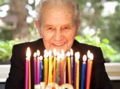 Człowiek może żyć nawet 130 lat? Naukowcy: Nie osiągnęliśmy jeszcze górnego pułapu