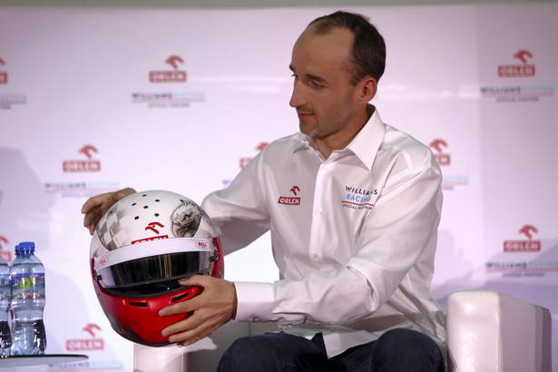 Robert Kubica dostał biało-czerwony kask od prezesa PKN Orlen