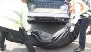 Police carrying dead body (file photo)