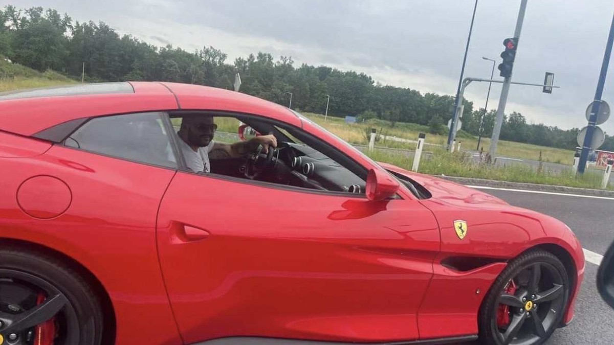 Asmin u besnoj mašini