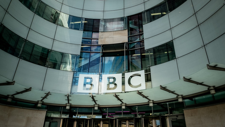 Wielka Brytania. Spór o krytykę brytyjskiego rządu w BBC. Prezenterka upomniana