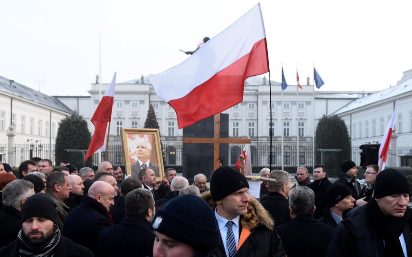 Kolejna gorąca miesięcznica