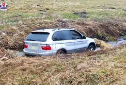 Wjechał do rowu i utknął. Okazało się, że miał ponad trzy promile