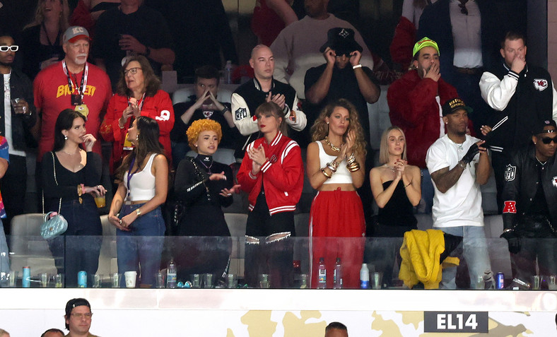 Lana Del Rey, Ice Spice, Taylor Swift i Blake Lively podczas Super Bowl