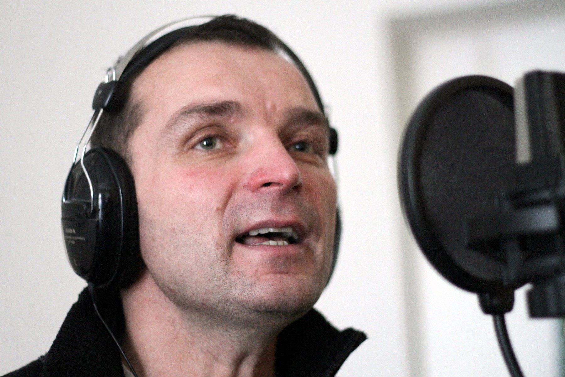 Český hudobník a moderátor Pavel Novák mladší. 