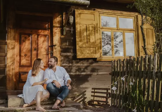 Para kupiła stary dom z drewna. "Remont kosztował tylko 35 tys. zł"