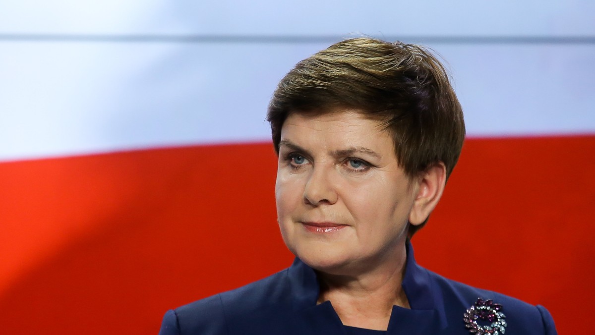 Rząd Beaty Szydło, w którym będą ministrowie: Zbigniew Ziobro, Antoni Macierewicz i Mariusz Kamiński, zagraża demokracji - oceniają politycy SLD. Jak podkreślają, choć będą opozycją poza parlamentem, to zamierzają patrzeć na ręce polityków PiS.