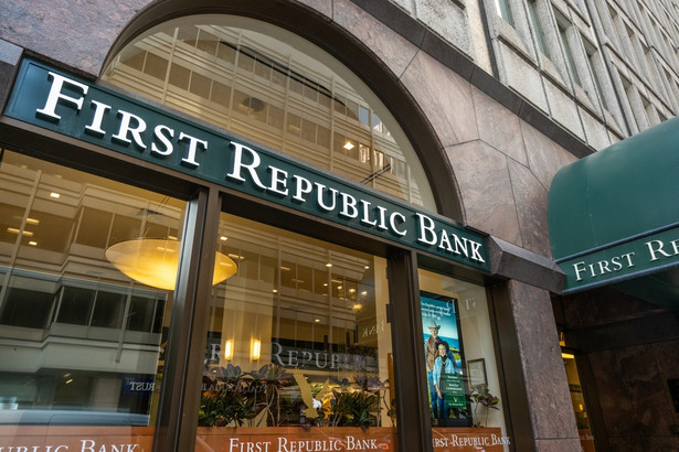 Bank First Republic został przejęty przez regulatorów i sprzedany JPMorgan