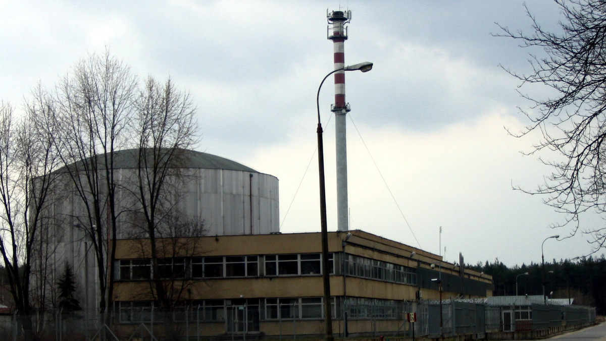 18 grudnia 1974 r. został uruchomiony jedyny pracujący do tej pory reaktor jądrowy w Polsce. Ma moc cieplną 30 MW i nosi imię Marii Skłodowskiej-Curie. Znajduje się w Instytucie Badań Jądrowych (IBJ) w Otwocku-Świerku pod Warszawą. Właśnie obchodzi swoje 38. urodziny.