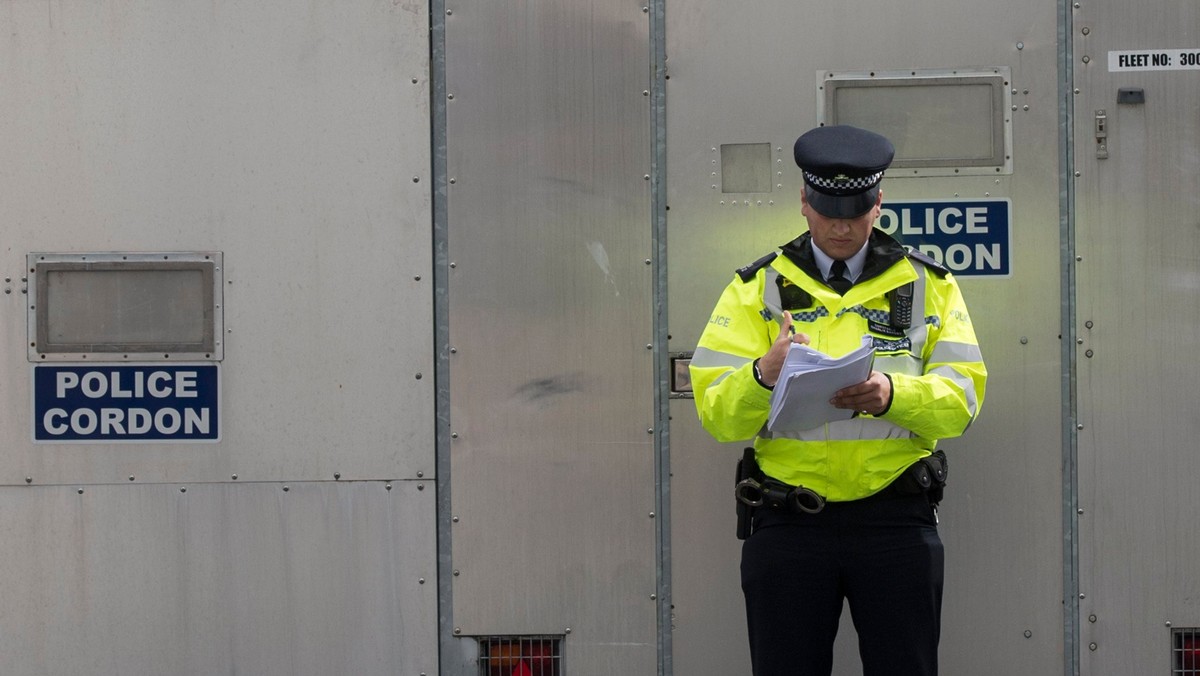 Brytyjska policja poinformowała dziś o zatrzymaniu dwóch kolejnych osób w śledztwie w sprawie niedawnego zamachu na londyńskie metro. Dwóch mężczyzn ujęto nad ranem w Newport na południu Walii, gdzie wczoraj wieczorem zatrzymano jeszcze jedną osobę.