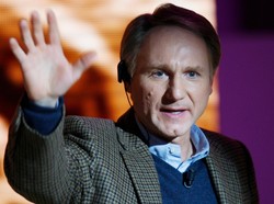 Dan Brown sam napisze scenariusz