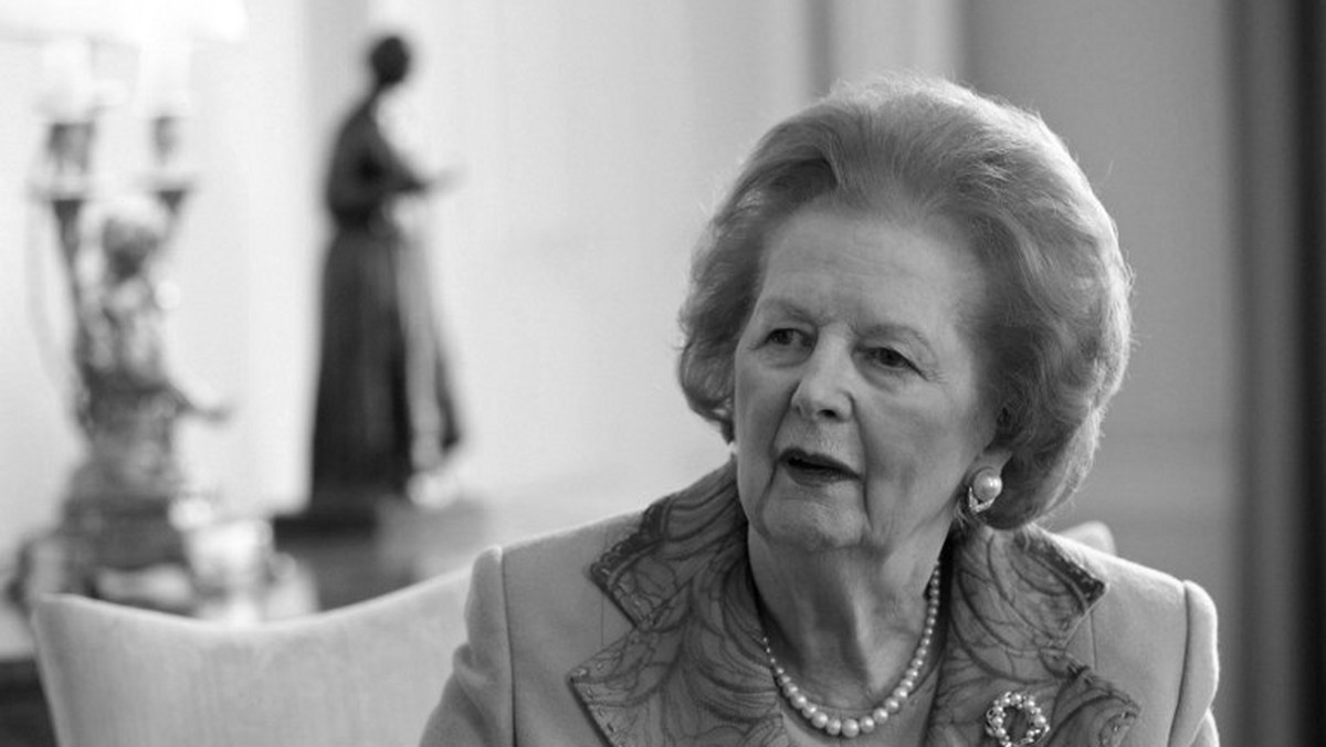 Dziś rano zmarła Margaret Thatcher. Była premier Wielkiej Brytanii miała 87 lat. Stała na czele brytyjskiego rządu w latach 1979-1990. Przylgnął do niej przydomek "Żelaznej Damy", w związku ze stanowczością wobec strajkujących górników oraz wobec państw komunistycznych. Szef polskiego MSZ komentując tę śmierć napisał na swoim Twitterze, że "Thatcher zasługuje na pomnik w Polsce".